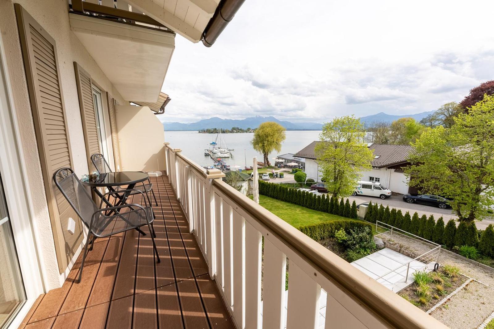 Chiemseestern Vacation & Recreation "Adults Only" Gstadt am Chiemsee Phòng bức ảnh